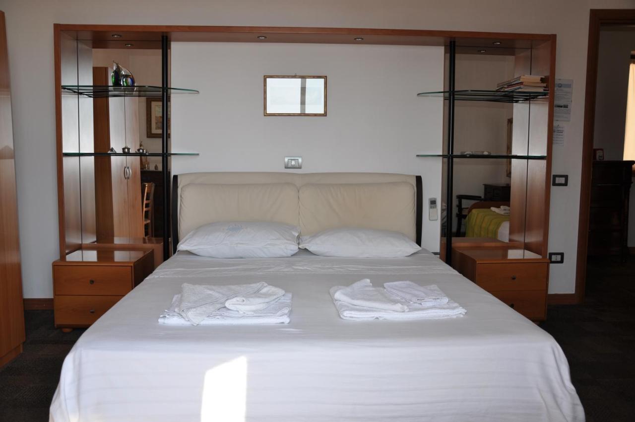 ヴィッラピアーナ La Panoramica Bed & Breakfast エクステリア 写真